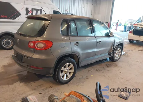 2010 Volkswagen Tiguan S z USA, uszkodzony, nr VIN WVGAV7AX1AW532099